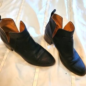 Franco Sarto, regular small Heel Ankle Boot